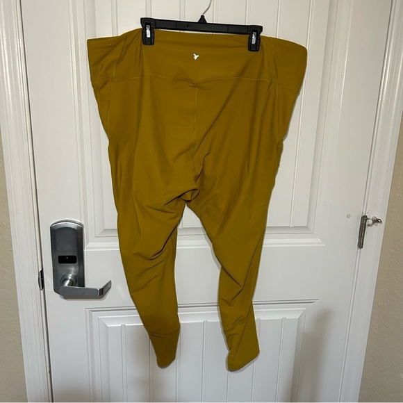 Old Navy Active Powersoft Go-Dry Yellow High-Rise Leggings Size 4X - Picture 5 of 9